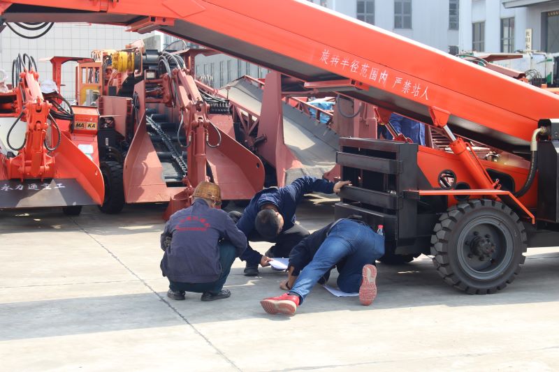  挖掘式扒渣機(jī)